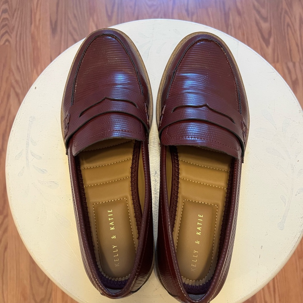 Kelly & Katie Maroon Textured Loafers